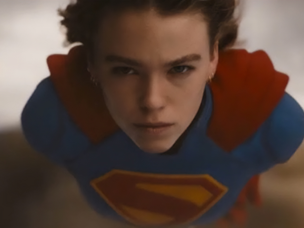 Escena de la película Supergirl 2026