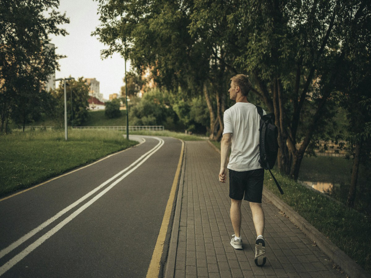 hombre andando