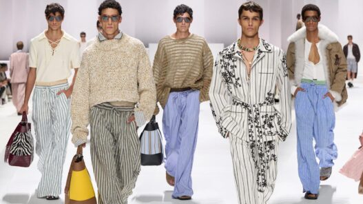 modelos desfilando con pantalones pijama desfile Dolce & Gabbana primavera/verano 2026