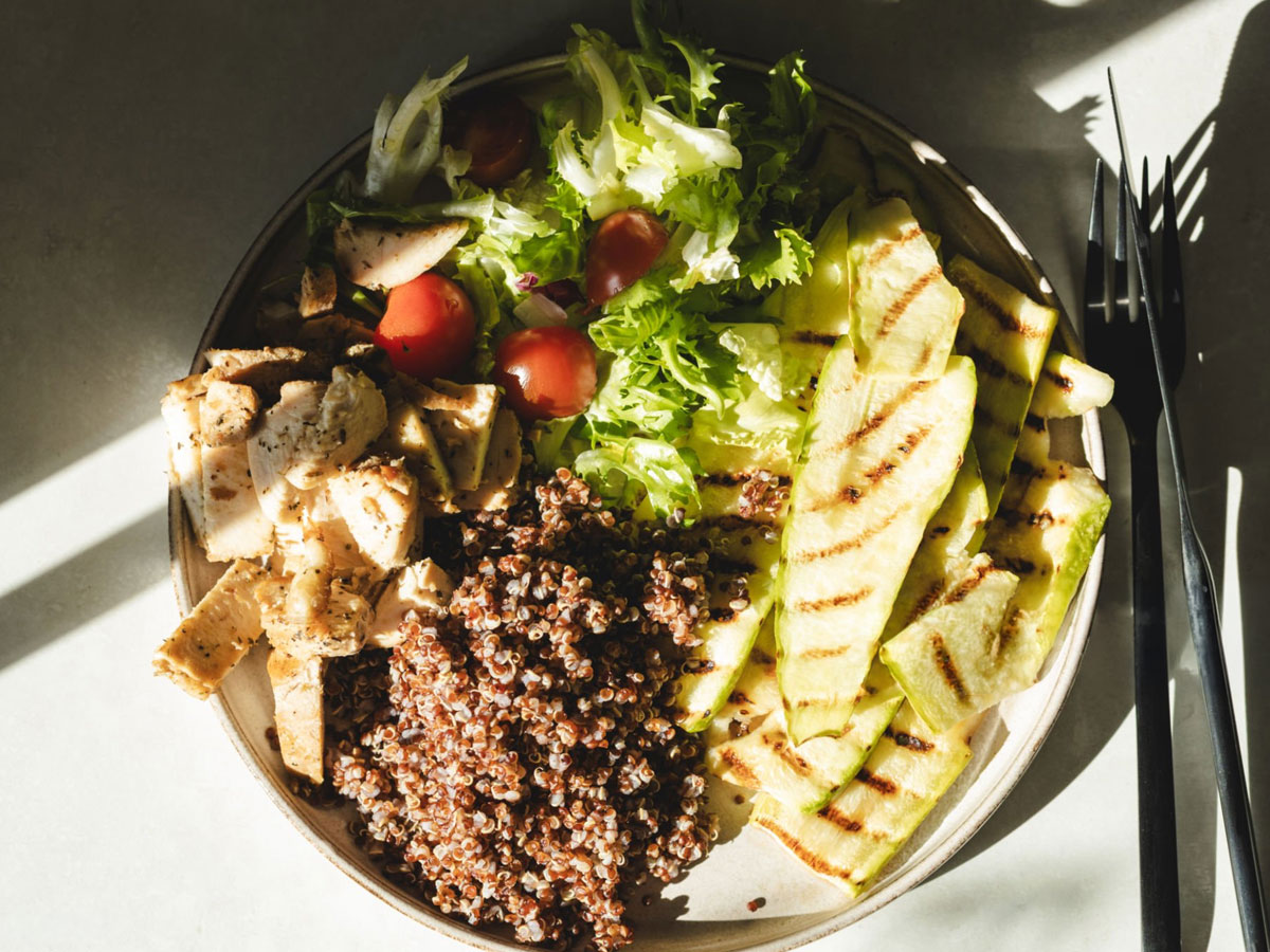 Plato de comida saludable