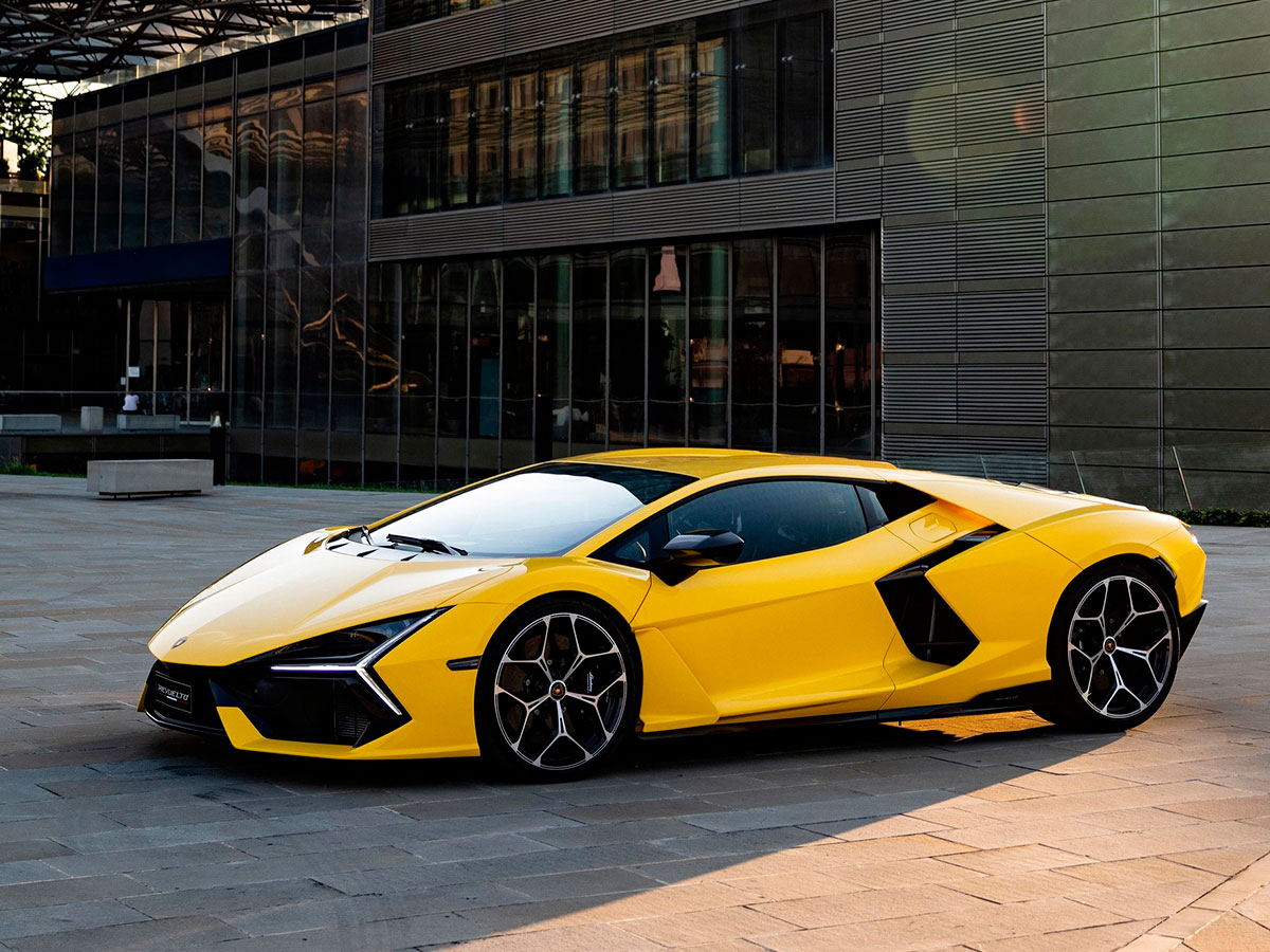 Lamborghini Revuelto amarillo