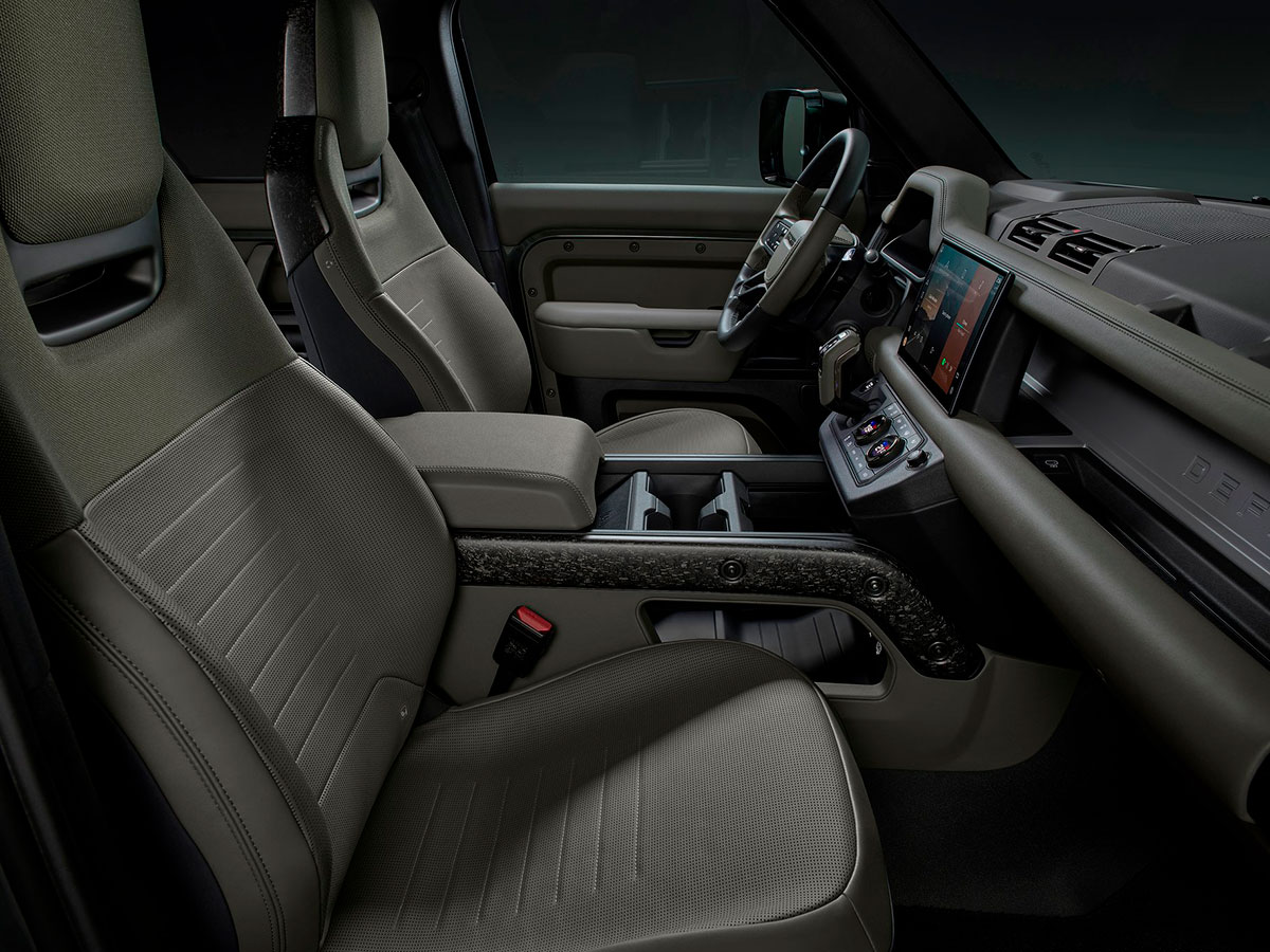 Interior del Defender Octa