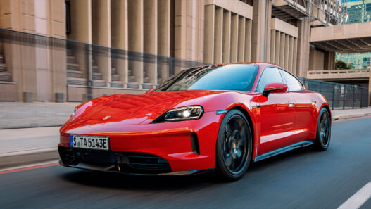 Porsche Taycan rojo