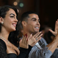 Georgina Rodríguez filtra por error algunos de los coches más caros y exclusivos de Cristiano Ronaldo Cristiano Ronaldo y Georgina Rodríguez, en una gala de premios en Dubái en diciembre de 2024. Anadolu