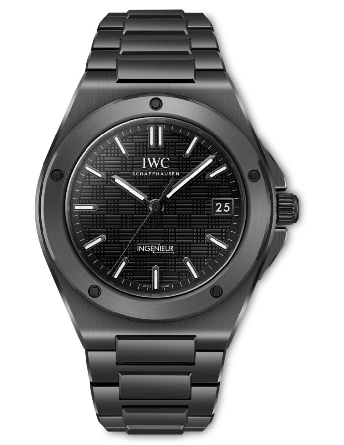 Reloj IWC Ingenieur Automatic 42 en cerámica negra con esfera negra y brazalete integrado, referencia IW338903
