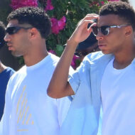 Kylian Mbappé y Achraf Hakimi olvidan el Mundial a lo grande: yate de 10.000 euros al día y almuerzo en el restaurante más inaccesible de Cannes Kylian Mbappé y Achraf Hakimi de vacaciones en la Riviera Francesa tras el Mundial 2026, a su llegada al restaurante La Guérite de Cannes.