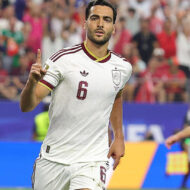 Mikel Merino cuida su imagen tanto como su fútbol: estas son las claves del estilo del centrocampista de la selección española Mikel Merino en el Mundial 2026 durante el partido contra Portugal