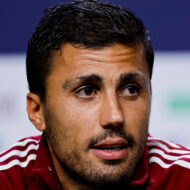 Rodri Hernández gana como para tener 5 Lamborghini pero conduce una berlina que pasa desapercibida Rodri Hernández, rueda de prensa previa a la final de la Copa del Mundo de la FIFA 2026, 17 de julio de 2026 en Nueva York