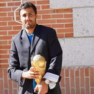 Ni Ferran Torres ni Lamine Yamal: el mejor reloj de la selección española lo tiene Rodri Hernández y lo ha llevado al Palacio de la Zarzuela Rodri Hernández sostiene el trofeo del Mundial 2026 en el Palacio de la Zarzuela con traje azul de Loewe y reloj IWC Portugieser en la muñeca