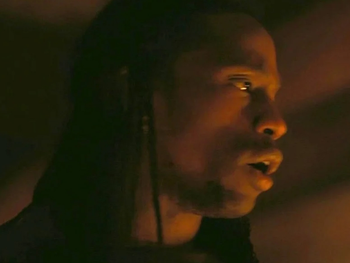 Secuencia del actor Travis Scott en la película La Odisea