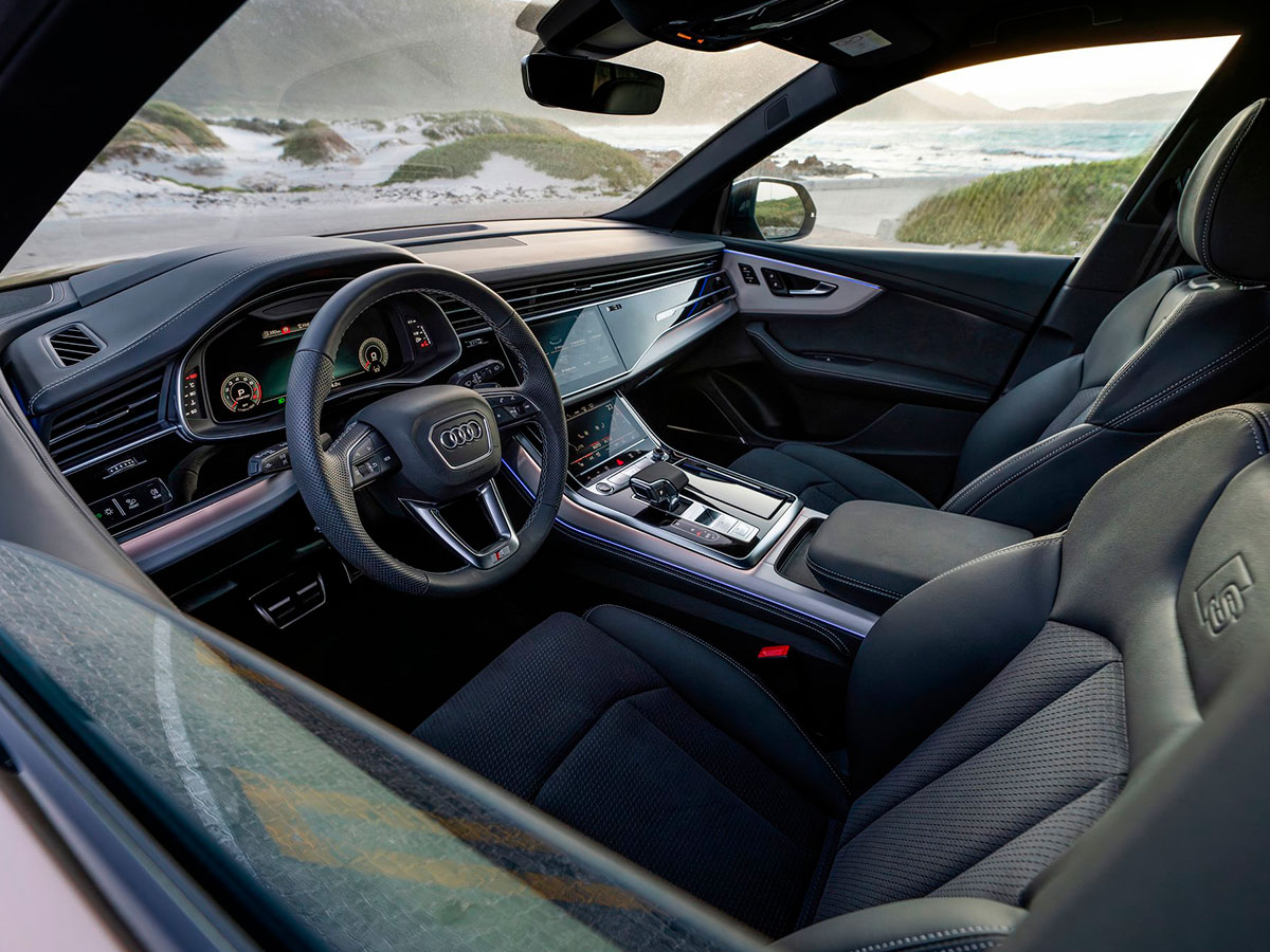 interior del Audi Q8