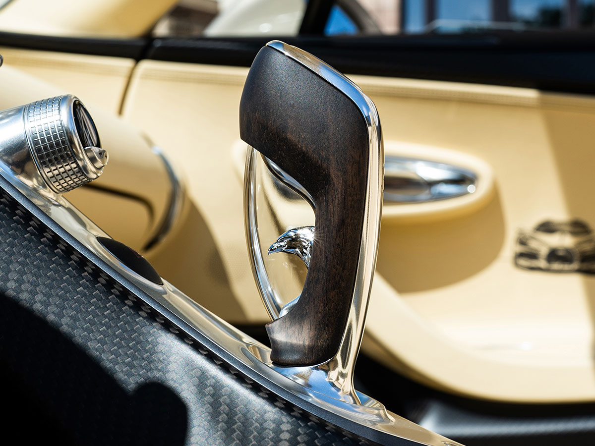 detalle del Bugatti Mistral palanca de cambios