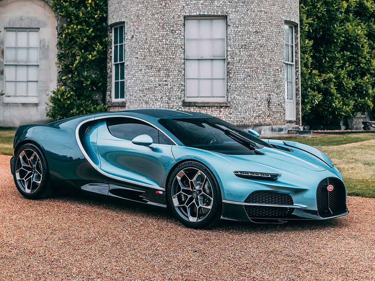 Bugatti Tourbillon azul eléctrico