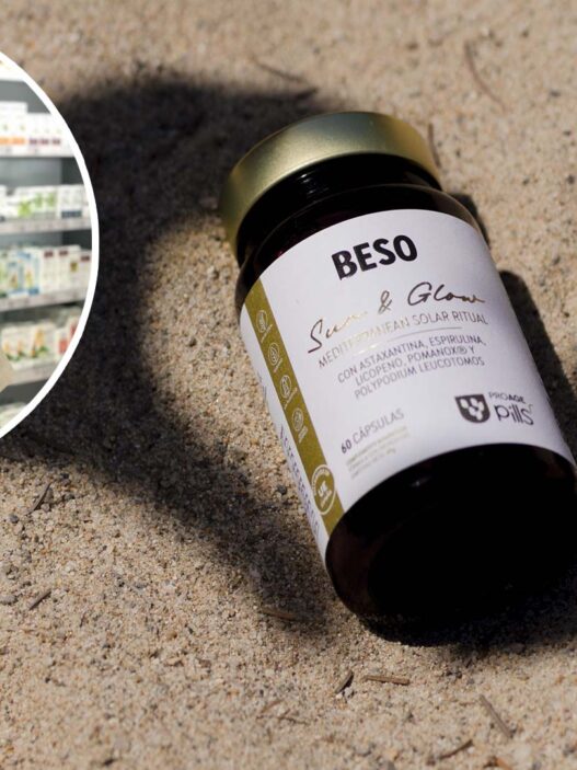 La farmacéutica María Sánchez Bonmatí junto al producto Beso Sun & Glow, de Beso Beach