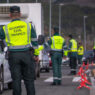 Guardia Civil de Tráfico parando coches