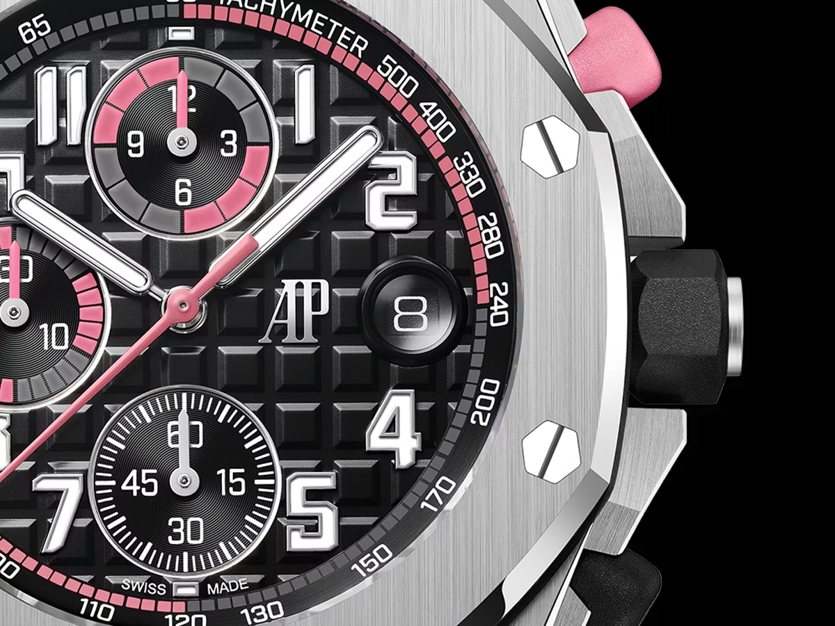 Detalle de la esfera negra Méga Tapisserie del Royal Oak Offshore de Dani Olmo, con segundero rosa, contadores con acentos rosas y pulsador de caucho rosa.