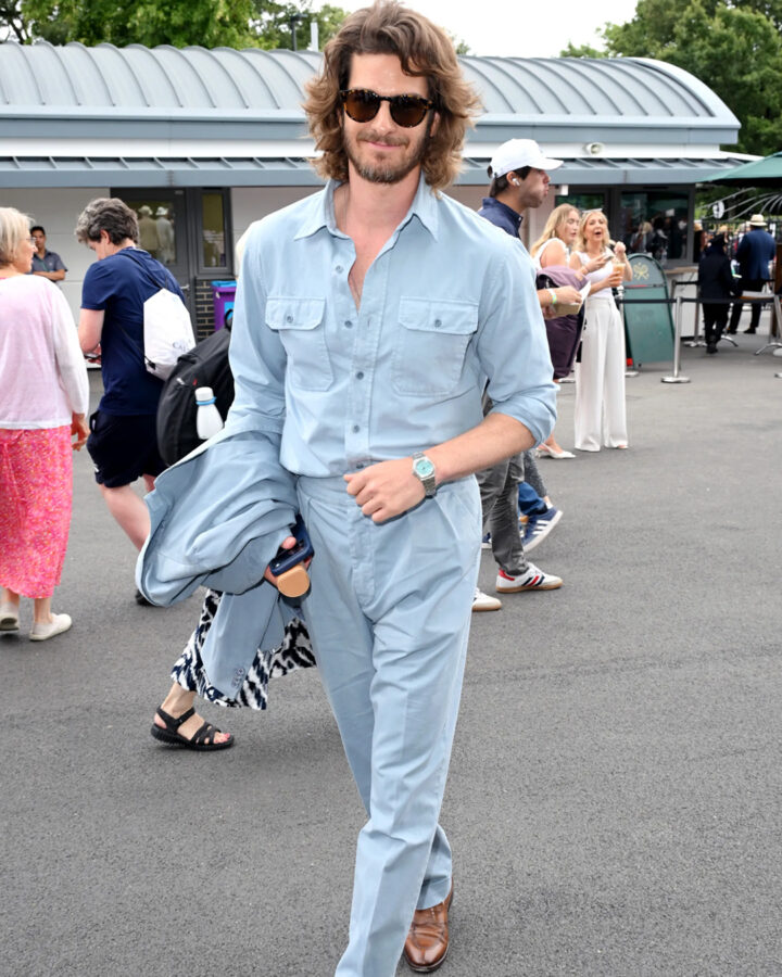 mejores outfits de Andrew Garfield Conjunto azul cielo de Ralph Lauren en Wimbledon 2026