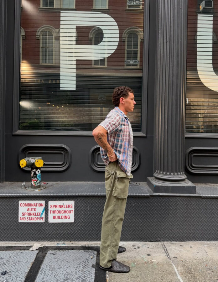 Aron Piper con sus zapatilla Palazzo de Bottega Veneta.