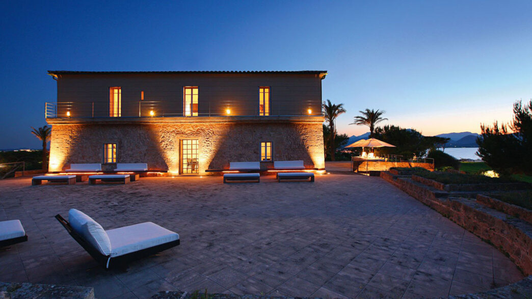 Fachada Castell de Manresa de noche