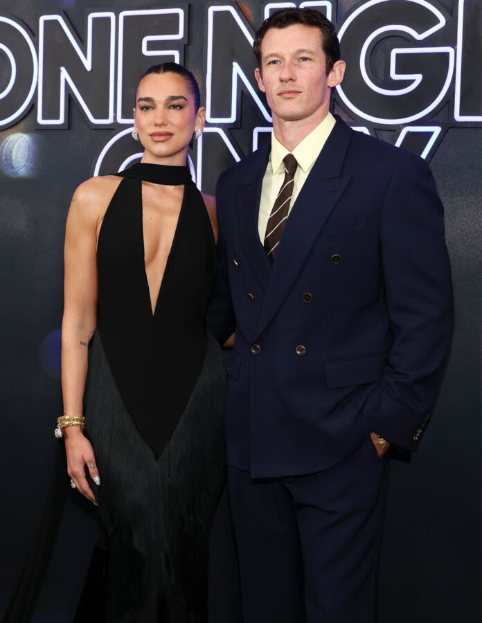 Dua Lipa con vestido negro de Ferragamo y Callum Turner con traje de Louis Vuitton en su primera aparición pública como matrimonio