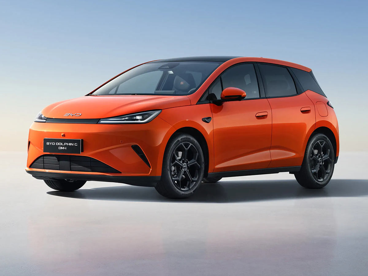 El BYD DOLPHIN G DM-i naranja