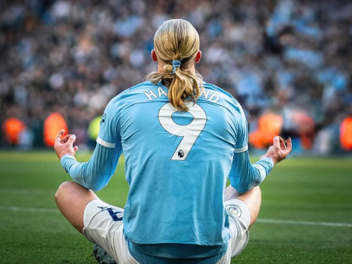 meditando en mitad del campo celebración gol