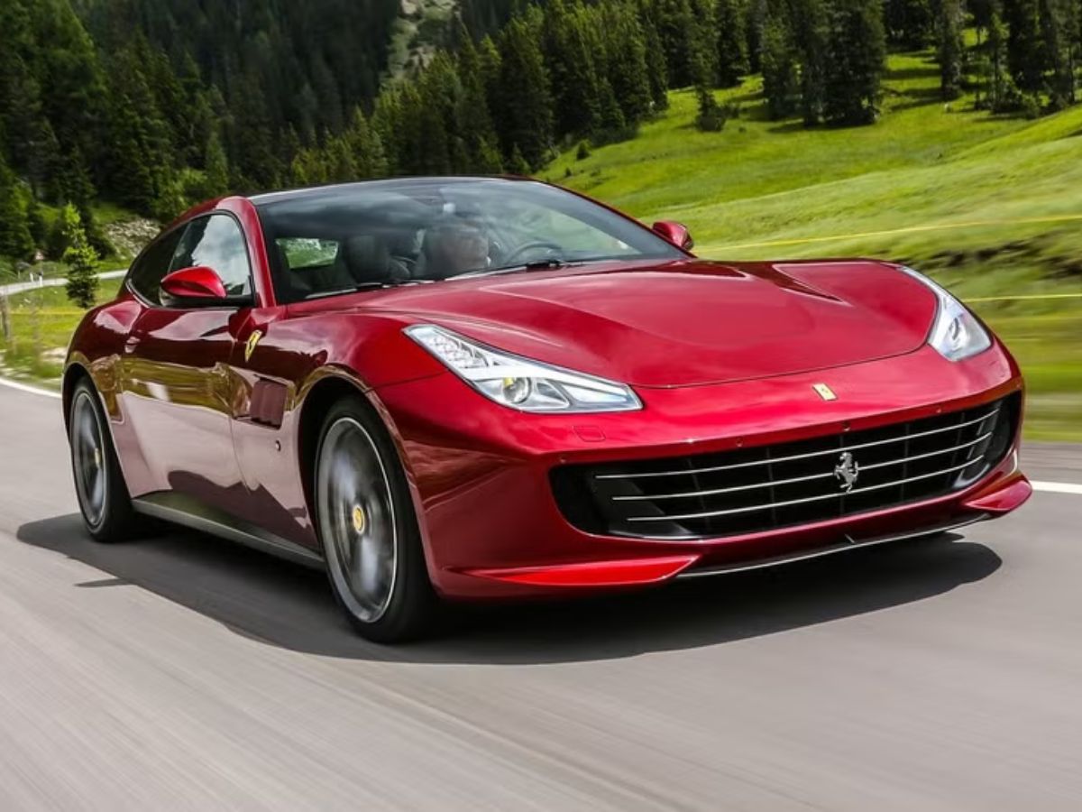 Ferrari GTC4Lusso rojo