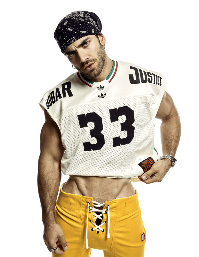 Fran Berenguer, actor y especialista de cine, posa vestido de jugador de rugby para Rísbel Magazine