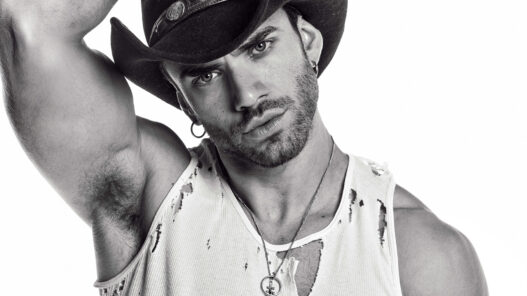 Fran Berenguer, actor y especialista de cine, posa vestido de Cowboy para Rísbel Magazine