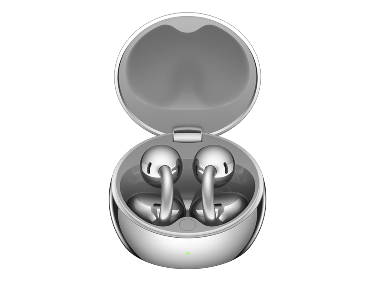 Estuche de carga abierto de los Huawei FreeClip 2 S en color Space Silver con los auriculares en su interior
