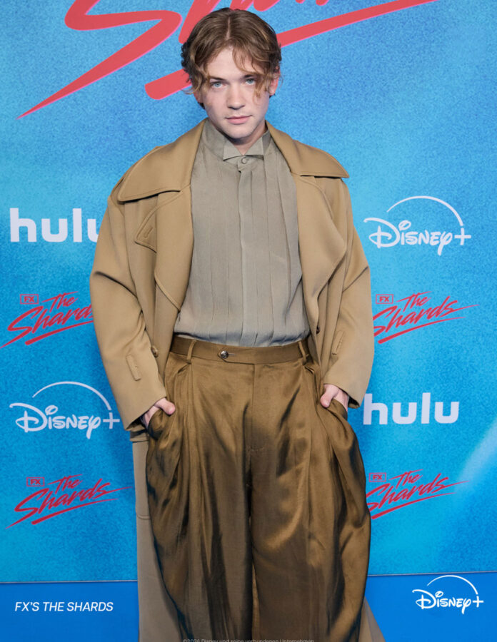 El actor Igby Rigney con conjunto de Valentino durante el photocall de presentación en Berlín de la serie de FX y Hulu The Shards.