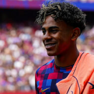 Lamine Yamal cumple su promesa tras el Mundial: así es su nueva imagen y el cambio que ya se empieza a ver en su cara Lamine Yamal, partido amistoso de pretemporada entre el FC Basilea y el FC Barcelona