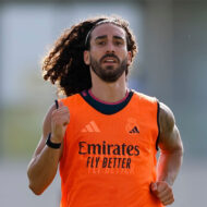 Marc Cucurella cambia de coche en el Real Madrid: esta es la razón por la que su Mercedes de 300.000 euros ya no encaja Marc Cucurella durante una sesión de entrenamiento el pasado el 10 de agosto de 2026 en Madrid.