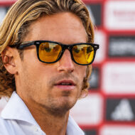 Marcos Llorente, responde tajante sobre el eclipse y las gafas que va a usar: “Qué puñetera pesadilla” Marcos Llorente usa gafas con cristales amarillos para protegerse de la iluminación