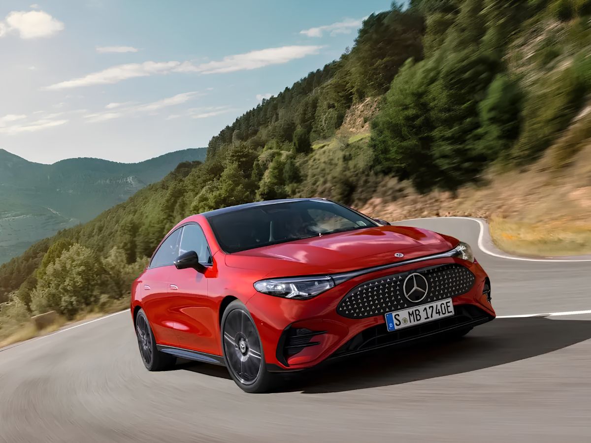 Mercedes-Benz CLA rojo