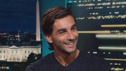 Ferran Torres en programa CNN habla sobre su gorra roja