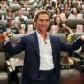 Matthew mcconaughey inaugura sala de cine con su nombre en Texas