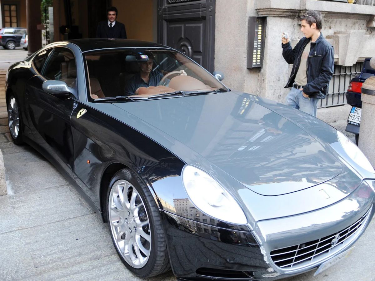 Mourinho conduciendo el Ferrari 612 Scaglietti Sessanta