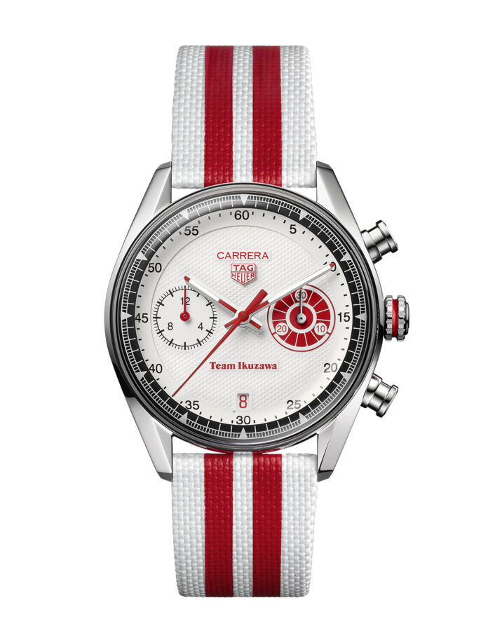 TAG Heuer Carrera Chronograph x Team Ikuzawa con correa textil blanca de franjas rojas inspirada en la librea histórica del equipo japonés