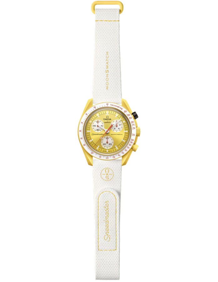 Cronógrafo Swatch MISSION TO THE SUN - SOLAR ECLIPSE mostrado en plano con su correa blanca de cierre VELCRO®