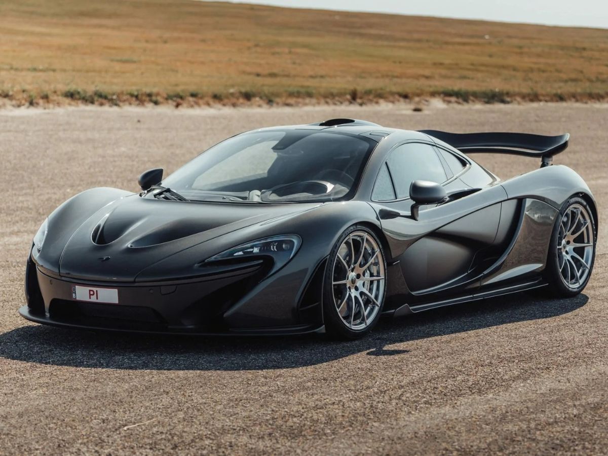 Imagen del McLaren P1 en color gris, personalizado por McLaren