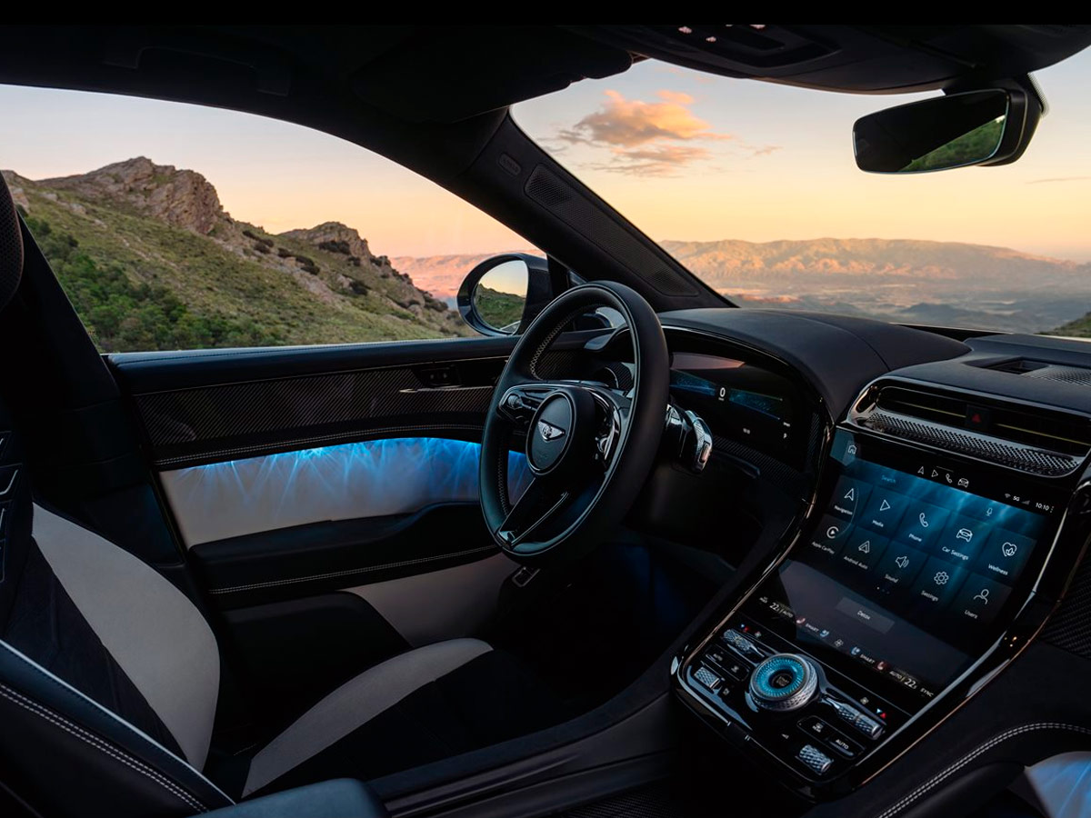 Interior del Bentley Torcal asiento conductor