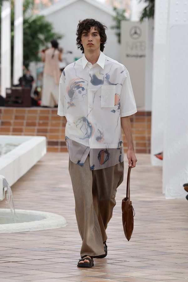 Look del desfile Adolfo Domínguez Chroma primavera-verano 2027 en Mercedes-Benz Fashion Week Madrid