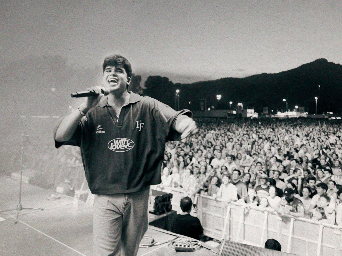 Íñigo Quintero en concierto con polo de Scuffers