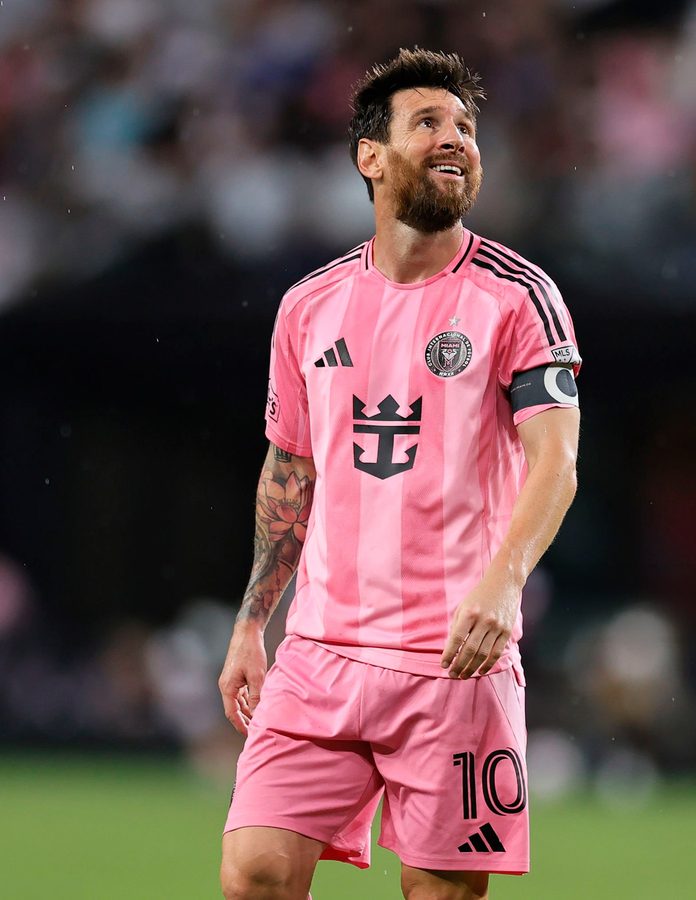 Leo Messi Inter Miami mira gradas