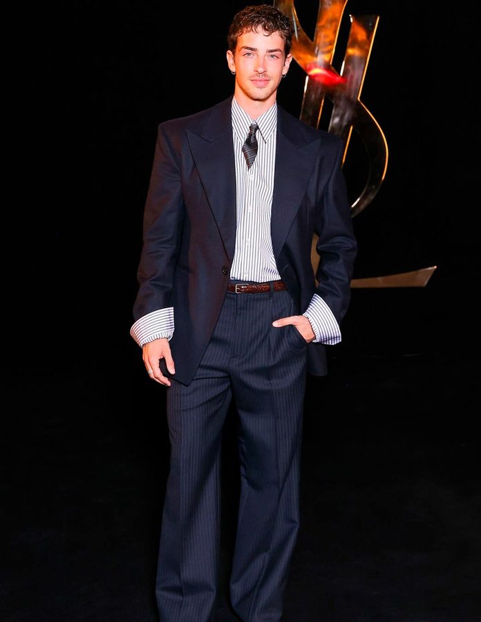 Manu Ríos en el desfile de YSL en París, septiembre 2026