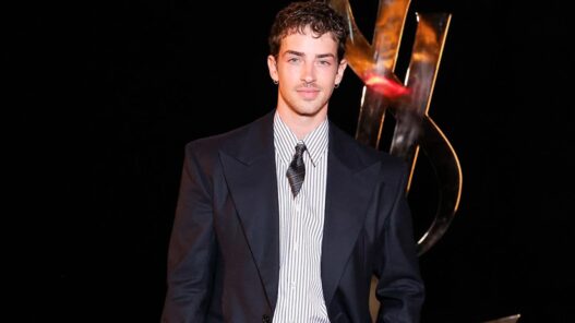 Manu Ríos en el desfile de YSL septiembre 2026