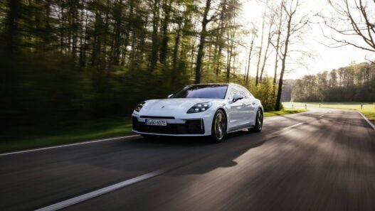 Imagen del Panamera 4 E-Hybrid en color Carrara White Metallic