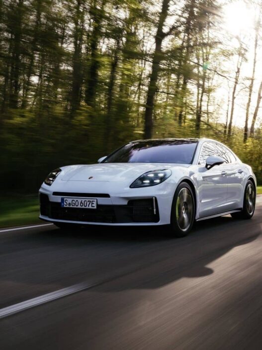 Imagen del Panamera 4 E-Hybrid en color Carrara White Metallic