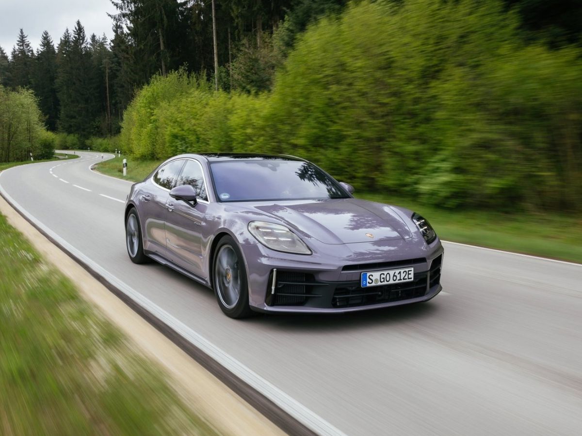 Imagen del Porsche Panamera 4 E-Hybrid en carretera